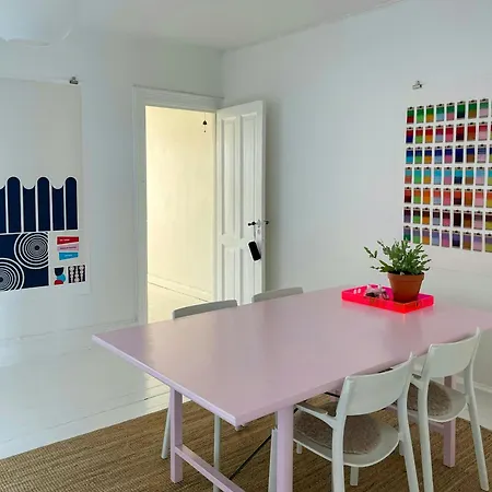Bright And Spacious Flat In Norrebro
