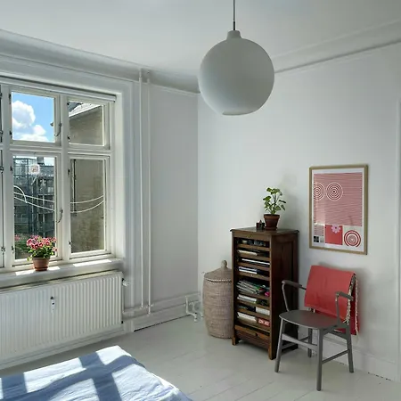 Bright And Spacious Flat In Norrebro
